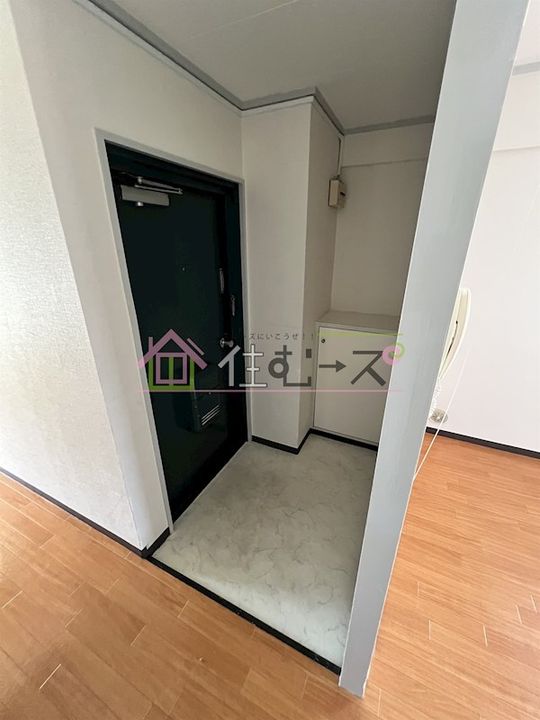 サカエマンションの玄関