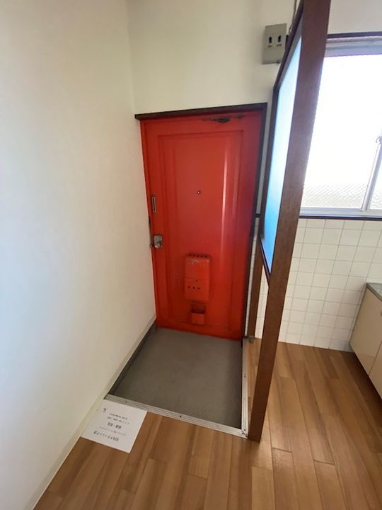 杉野ビル本館の玄関