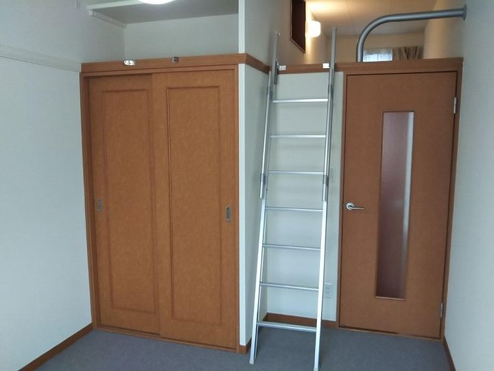 レオパレスエムアイの居間