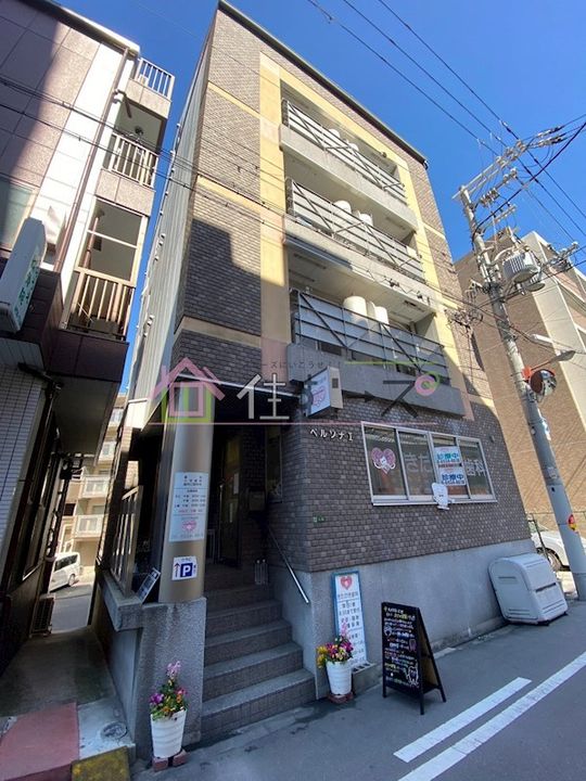 ペルソナIの外観