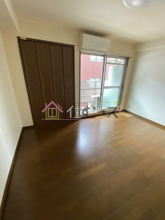 ペルソナIの寝室