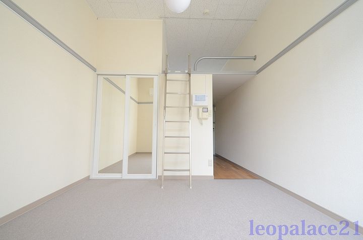 レオパレス小山の居間