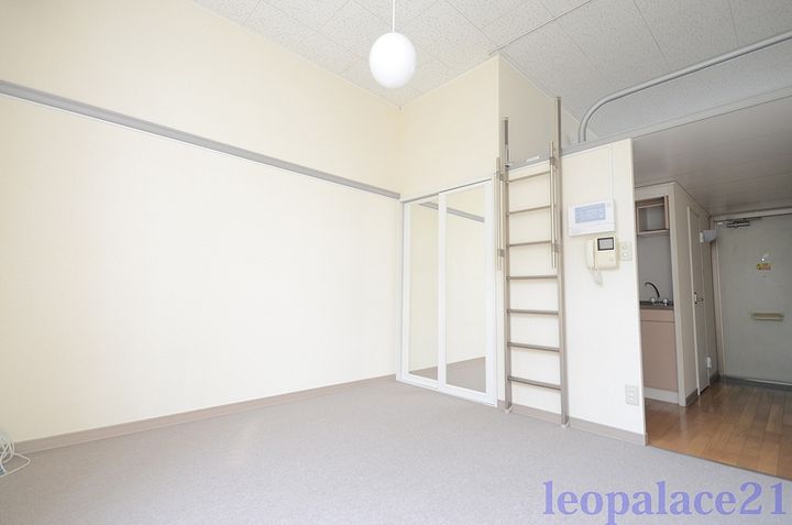 レオパレス小山の居間