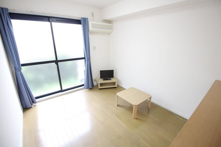 レオパレスシャルマンIIの居間