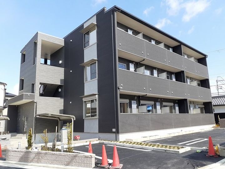 サンプラザ金剛の外観