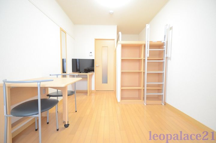 レオパレスヴェルデ古曽部の居間