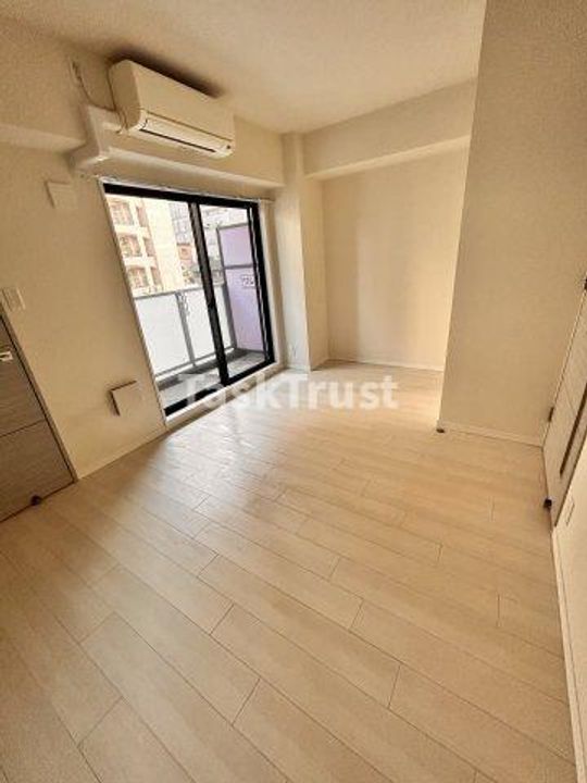 Core天満橋の居間