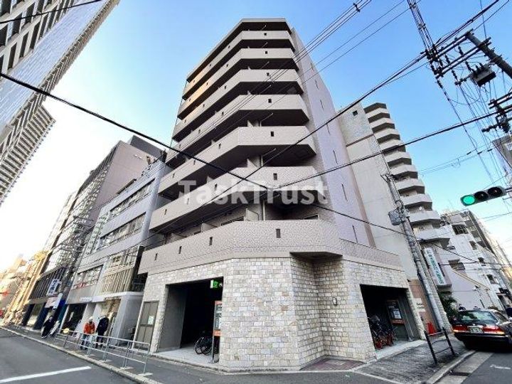 トゥールロワイエ北梅田の外観