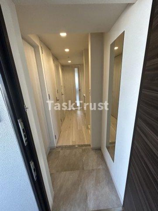 アドバンス北大阪ロワンの玄関