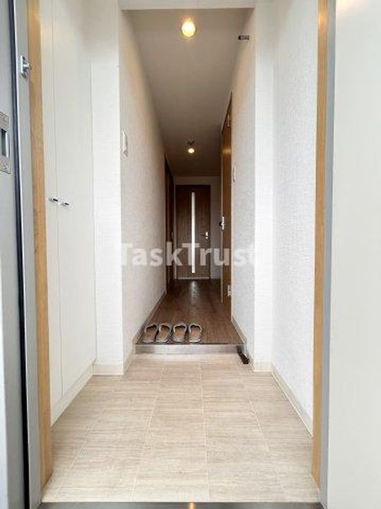 エステーラ都島の玄関