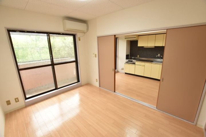 メゾン・ドゥ・ヴァン上赤江の居間