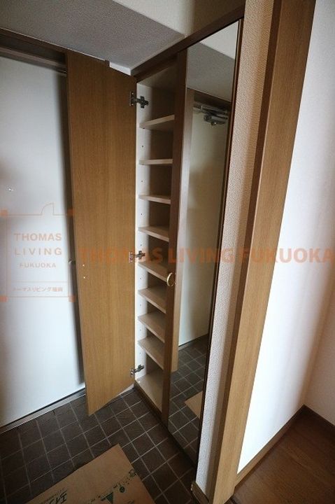 E.POPULAR804の玄関