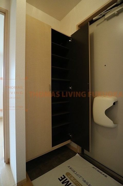 リビングタウン弥生が丘Fの玄関