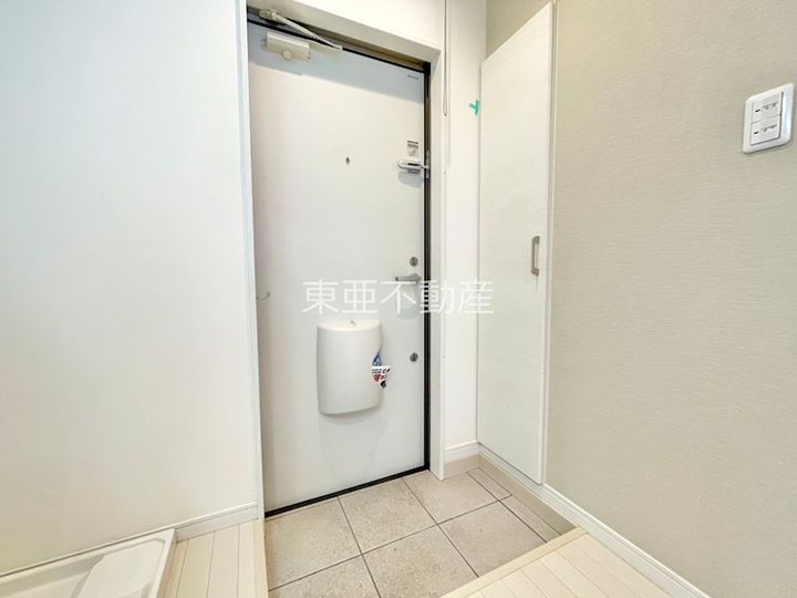 Modern Palazzo光の森の玄関