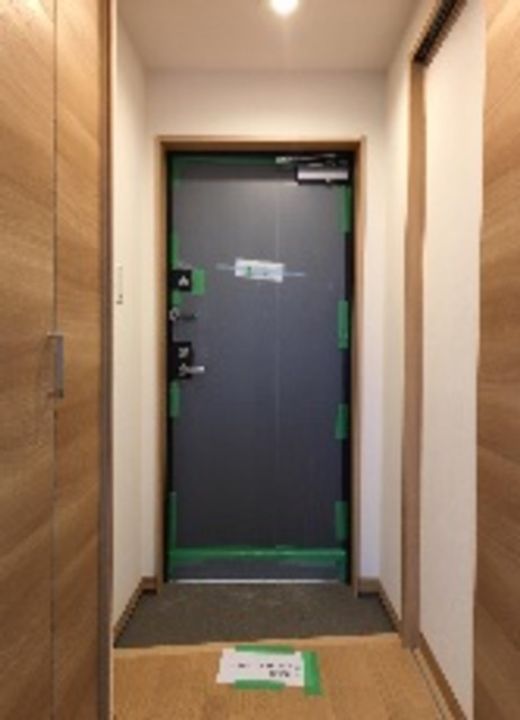 トラストビル姪浜の玄関