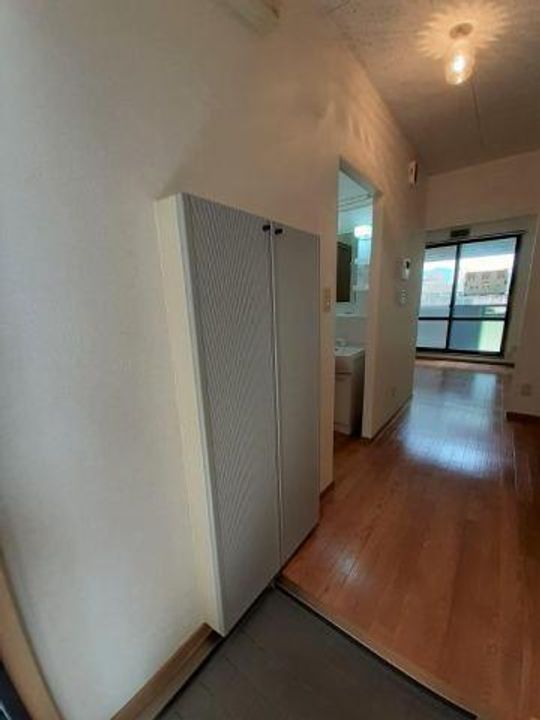 ビーライン菜園場103の玄関