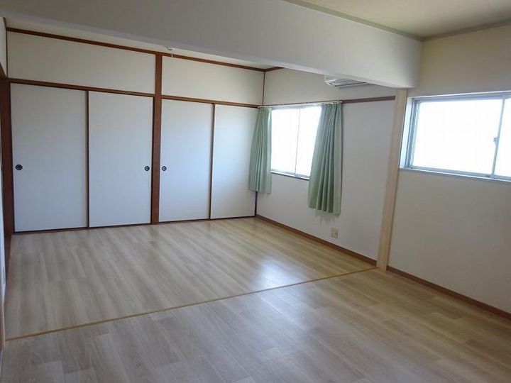 第3山下ビル205の居間