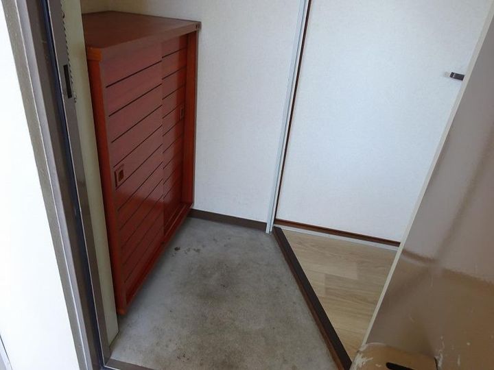 第3山下ビル205の玄関