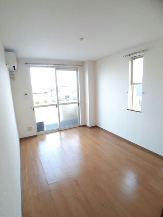 サンバティーク湊Bの居間