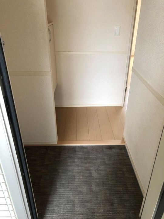 アゼリア吹上B103の玄関