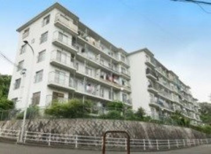 塚原台ハイツ13号棟の外観