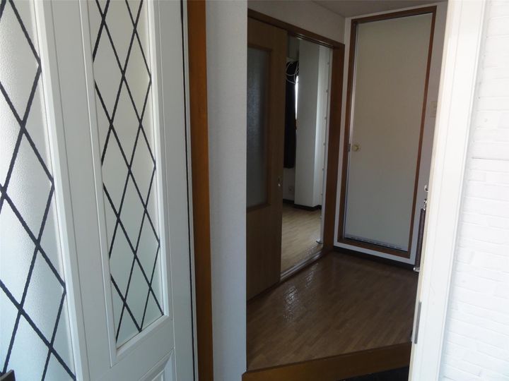 大阪府高槻市真上町2丁目の賃貸マンションの玄関