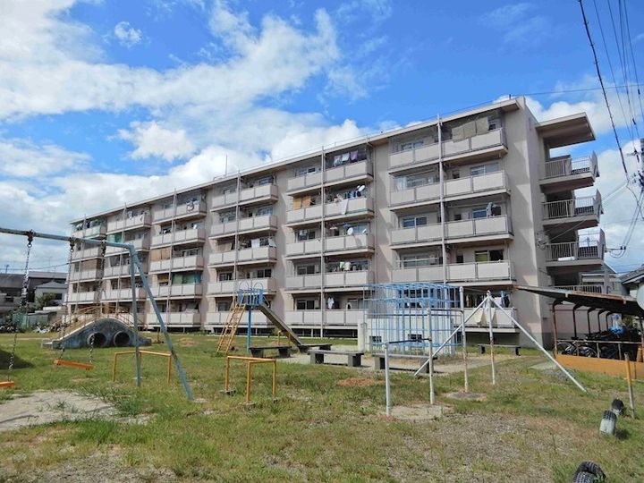 ビレッジハウス服部6号棟の外観