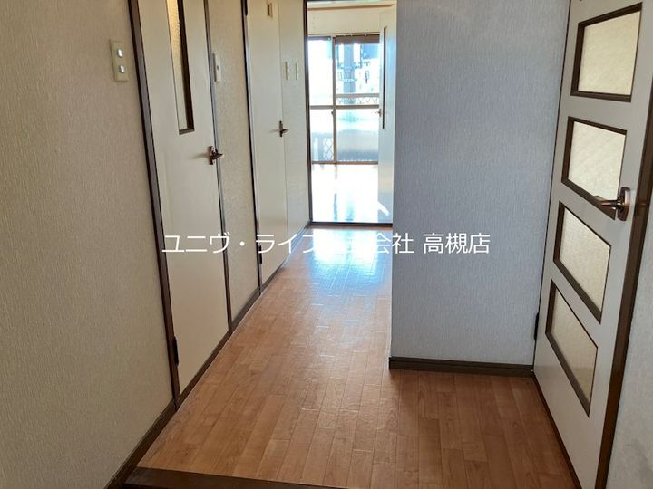 ハイツニシタニの玄関