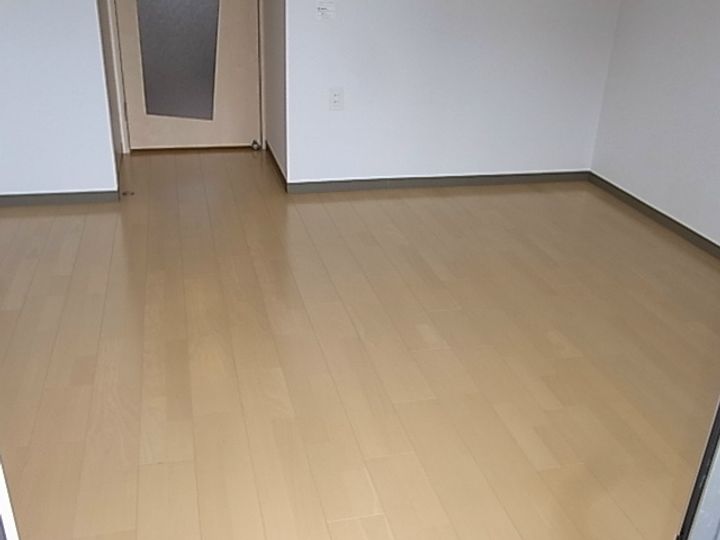 セレニテ高槻の居間