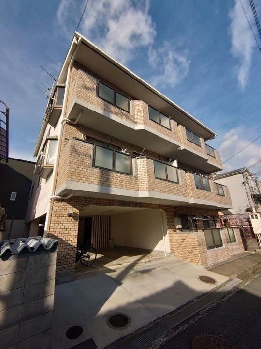 グランディ栄町の外観