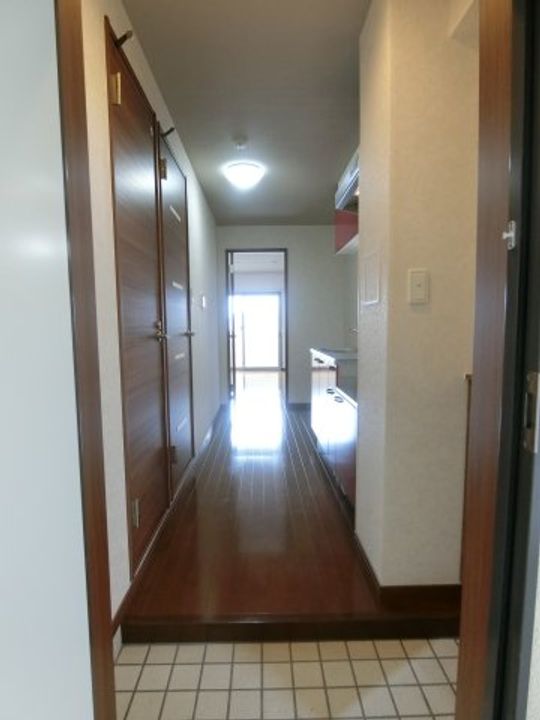 フェアリーコート博労町503の玄関