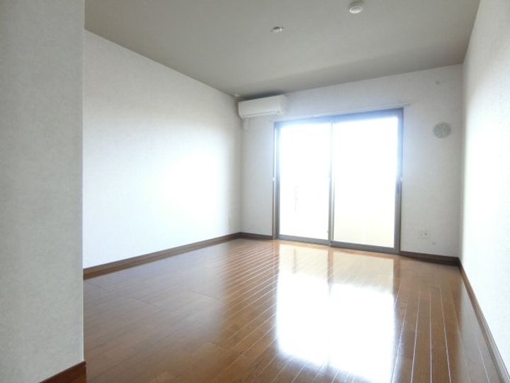 フェアリーコート博労町503の居間