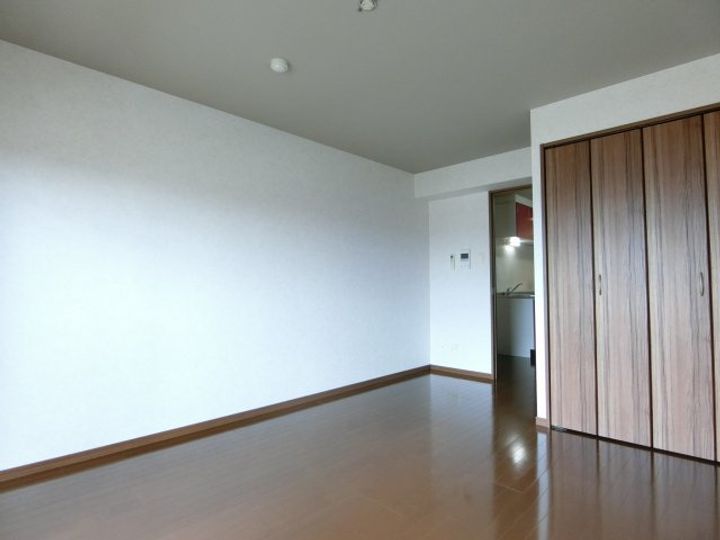 フェアリーコート博労町503の居間