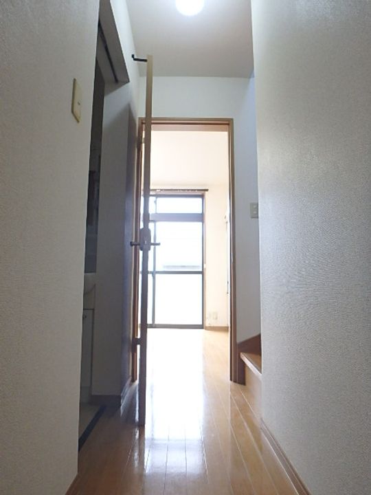 パープルKの玄関