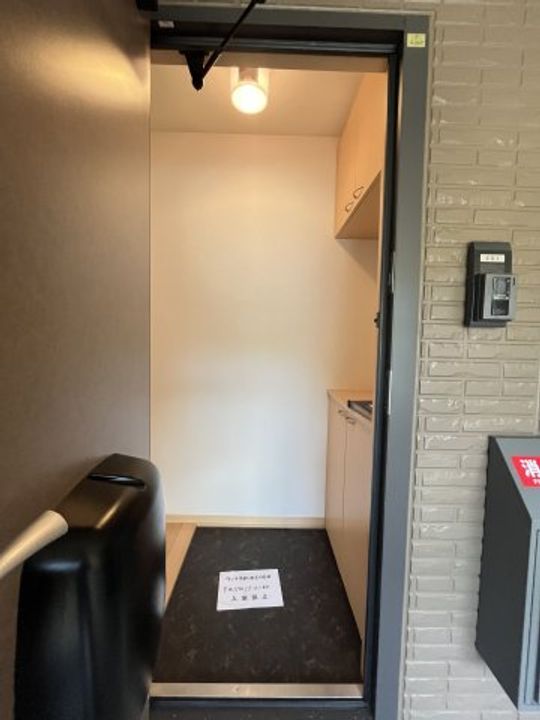 ブルーパージュの玄関