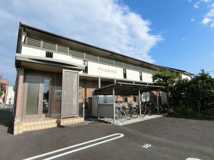 アンビシャスの外観