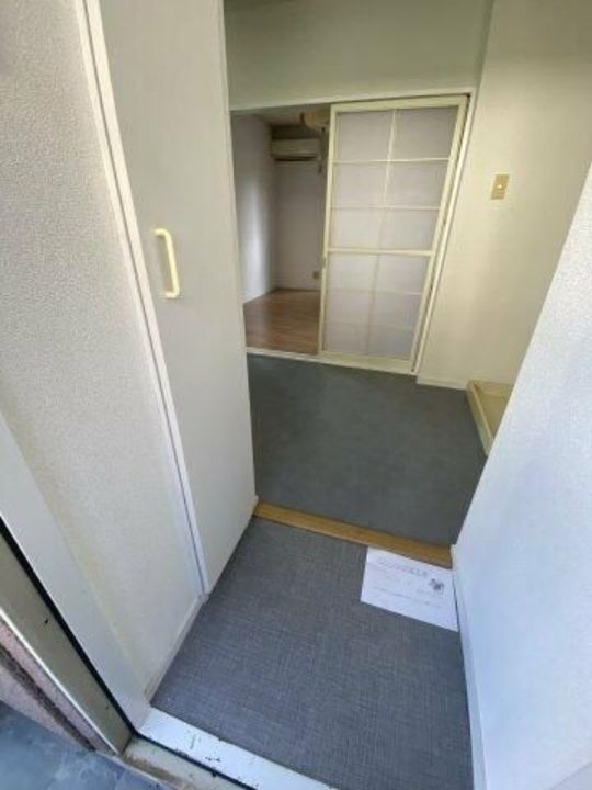 埼玉県鴻巣市逆川1丁目(マンション)の賃貸物件の玄関