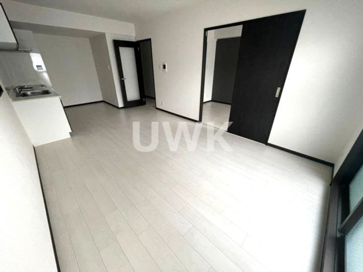 サクシード伏見車町セカンドの居間