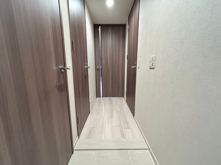 オープンレジデンシア泉の玄関