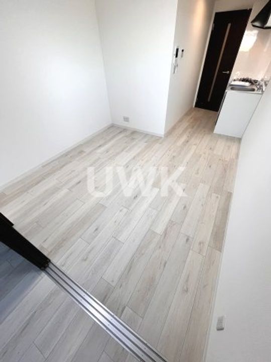 ジーメゾン伏見エルデの居間