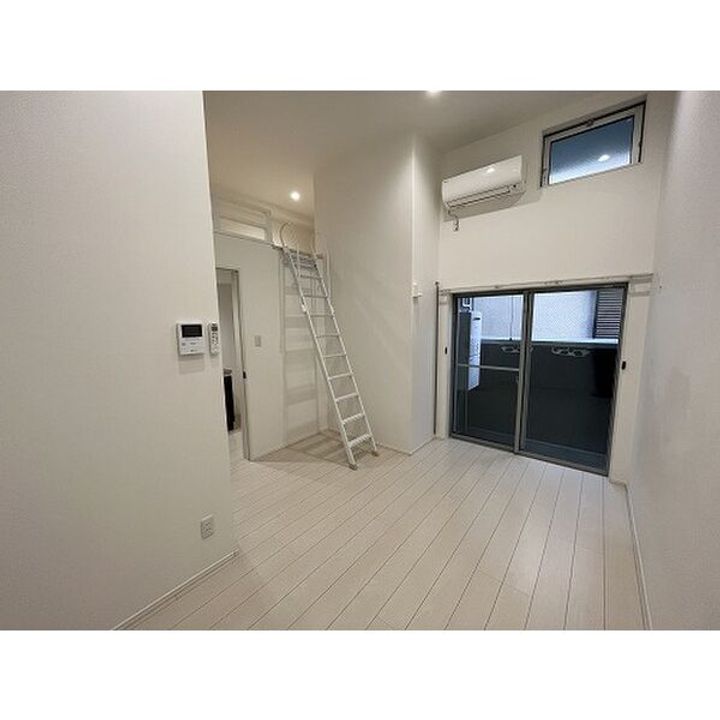 愛知県名古屋市中村区沖田町(アパート)の賃貸物件の居間