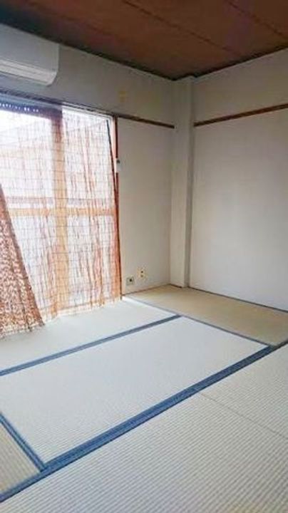 リバーサイドビル202の居間