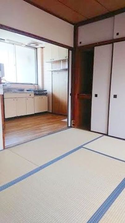 リバーサイドビル202の居間