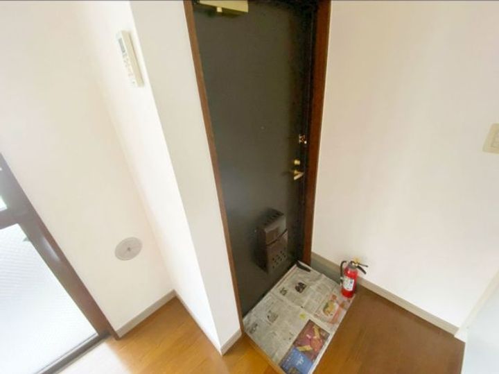 コーポヤマキ102の玄関