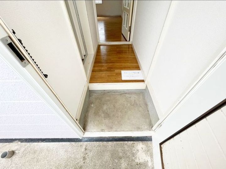 メゾンアムール203の玄関