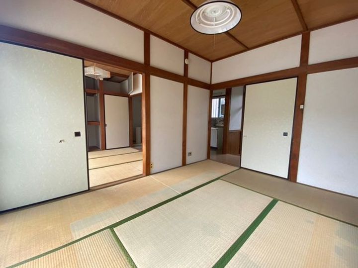 第三うるし原荘102の居間