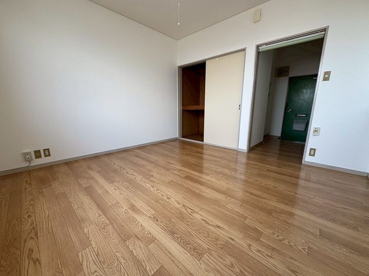 ハウスオカベ203の居間