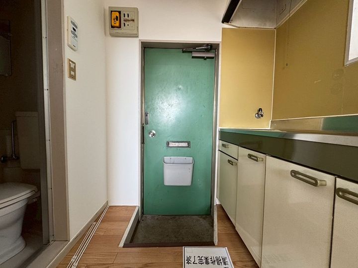 ハウスオカベ203の玄関