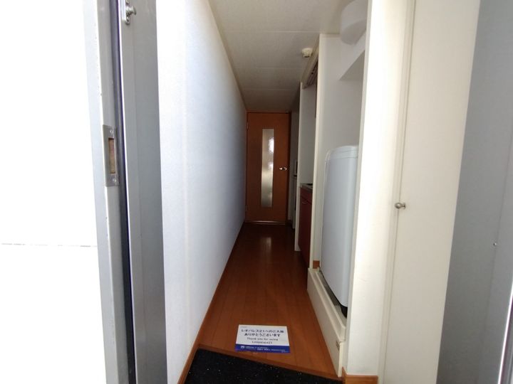 レオパレスサンヴィレッジ16の玄関