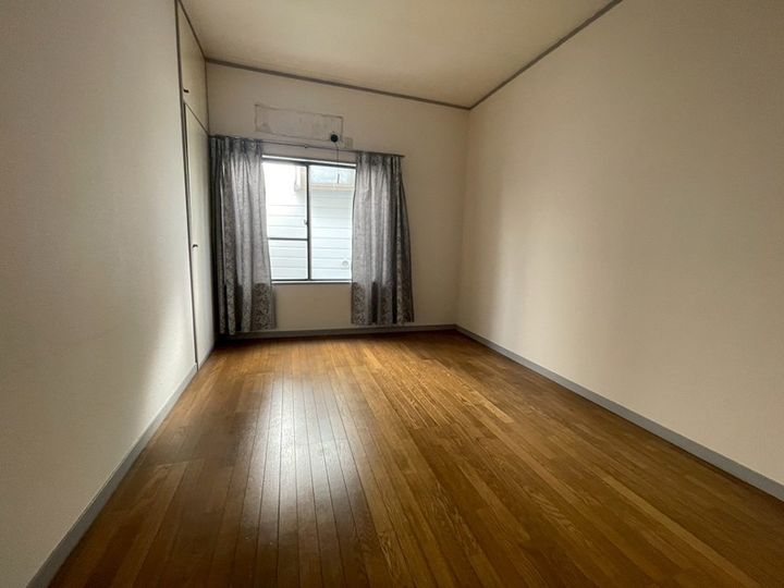 代田アパート202の居間